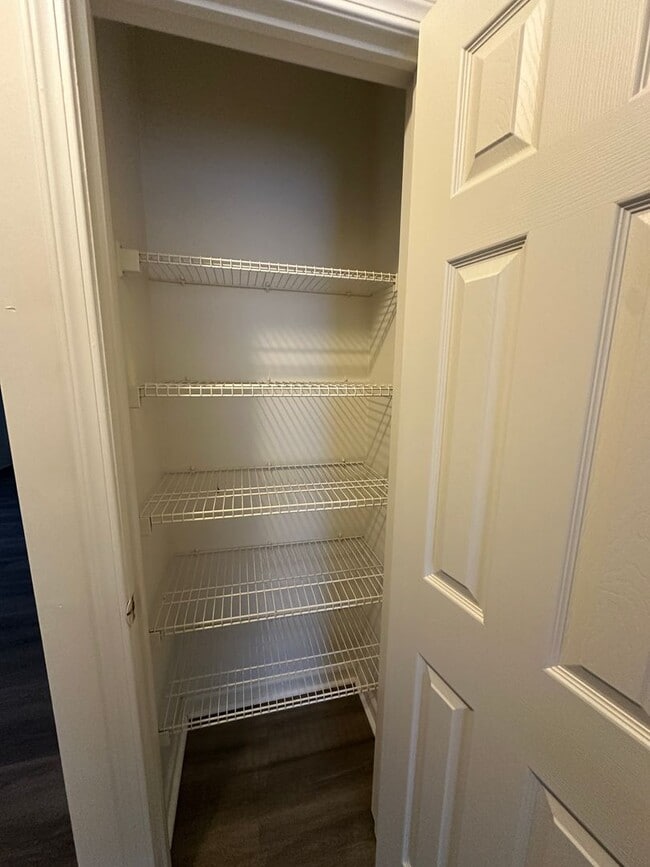 Building Photo - 1659 W Kole Dr