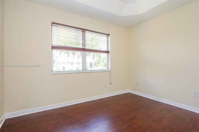 Building Photo - 2412 NE 41st Pl