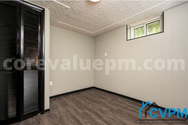 Building Photo - 600 Sandy Hill Rd