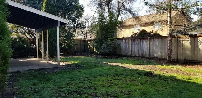 Building Photo - Refreshed and Move in ready 04/20/2026 - 4 bedrooms in Lacey - North Thurston School district.