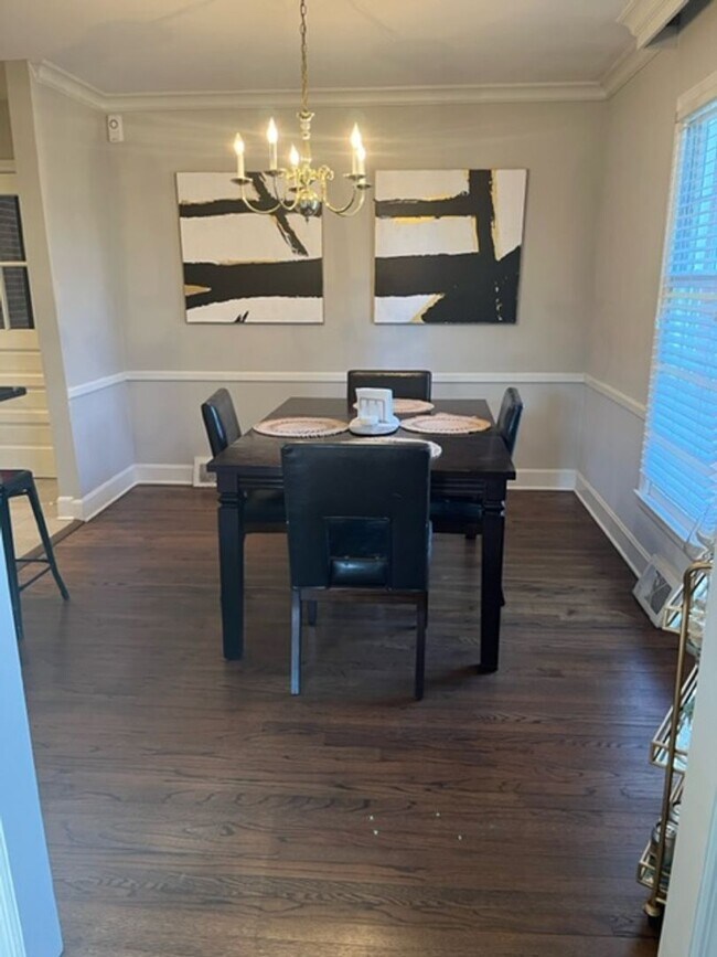 Building Photo - Lovely Three Bedroom Duplex in Myers Park!