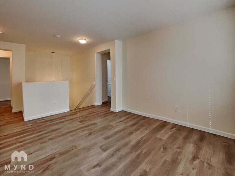 Building Photo - 1635 S Starling Dr