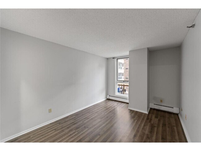 Building Photo - 433 S 7th St