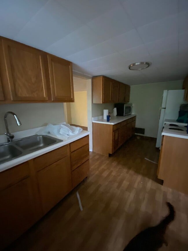 Building Photo - AVAILABLE MAY 2026 - Check out this 2 Bedroom Home w/ Garage in Duquesne Heights!