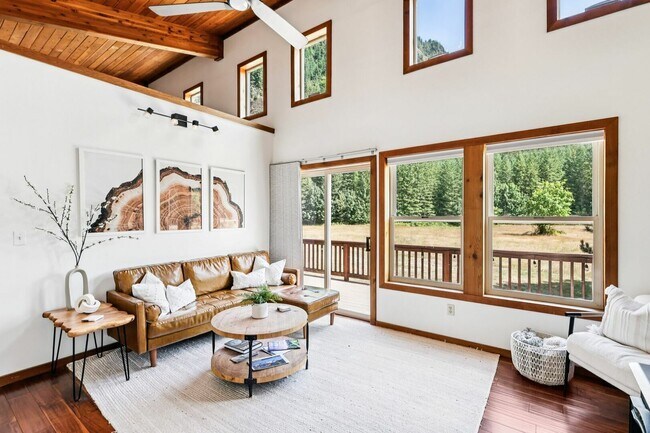 Building Photo - 14341 WA-530