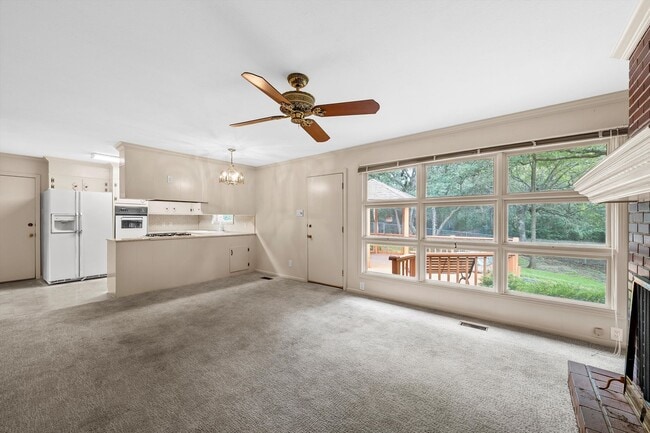 Building Photo - Private Woodway Retreat