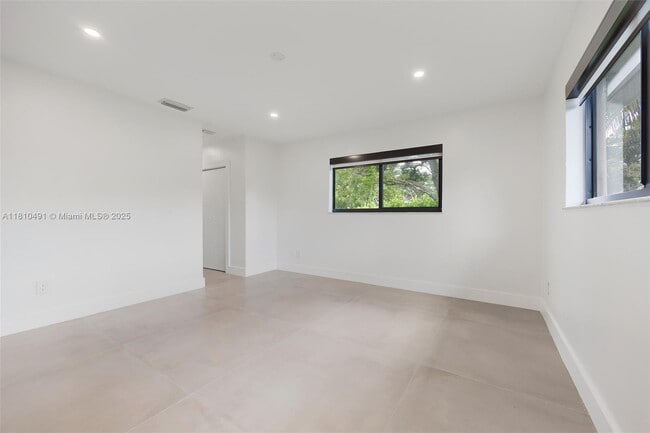 Building Photo - 8401 SW 142nd St