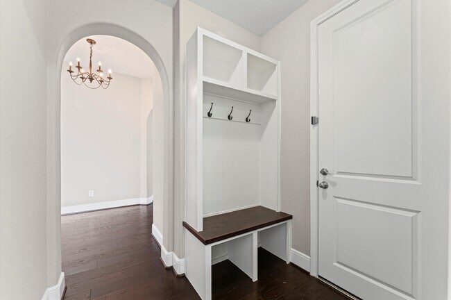 Building Photo - 10811 Gates Randal Ct