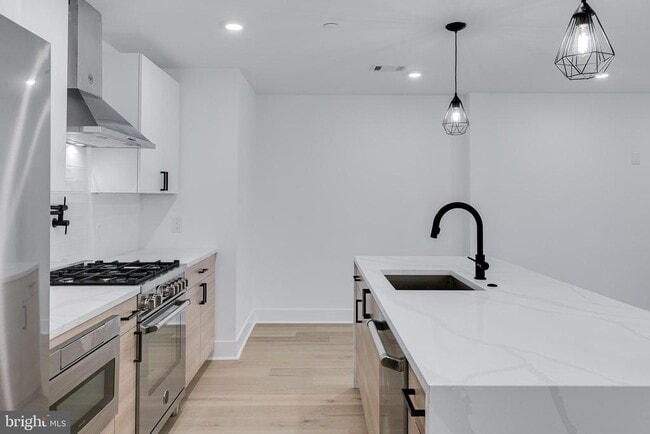 Building Photo - 705 S 19th St