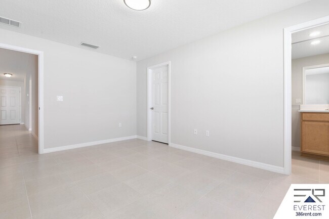 Building Photo - 30 Uniondale Pl