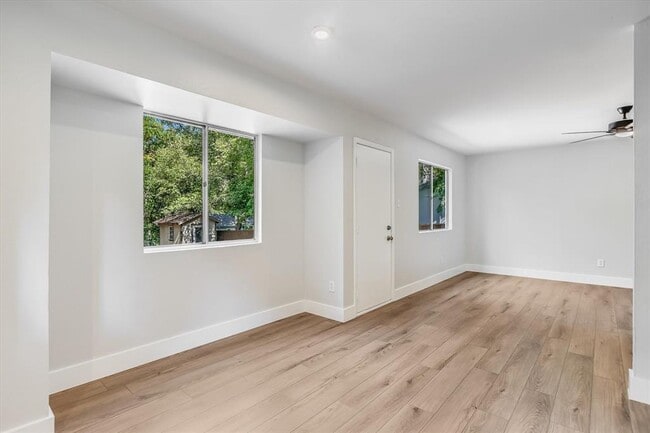 Building Photo - 736 Wales Way