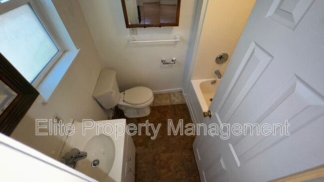 Building Photo - 1506 1/2 Spruce St