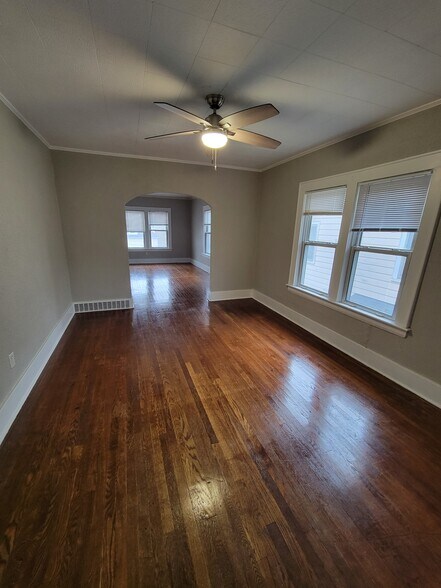 Building Photo - 915 2nd St