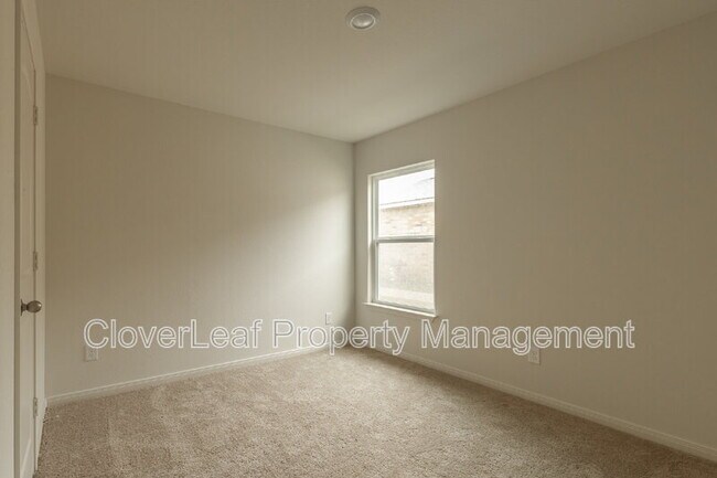 Building Photo - 712 Shoal Crk
