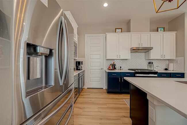 Building Photo - 909-A W 35th St