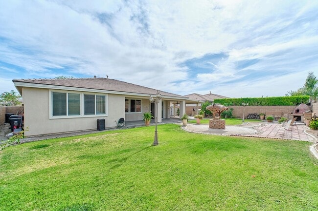 Building Photo - 82950 Vincent Dr