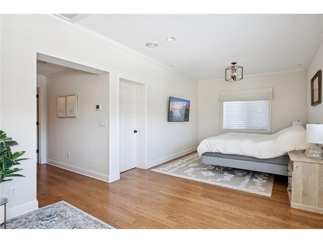 Building Photo - 5 Cooper Ave