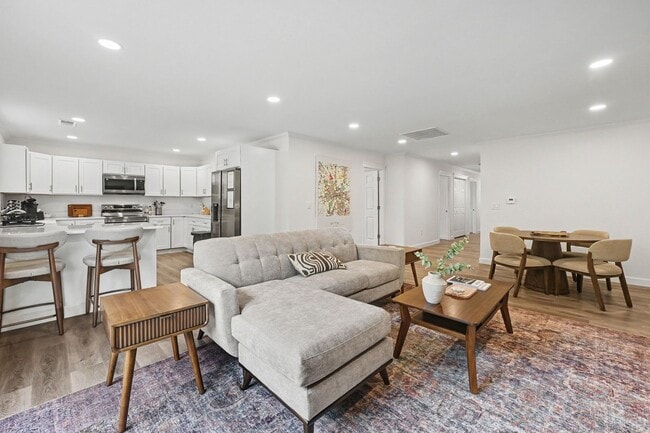 Building Photo - West Dayton New 4BR/3BA Home | Modern & Spacious
