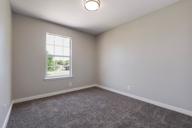 Building Photo - 1302 Crete Ln