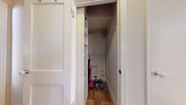 Building Photo - Large One Bedroom with Renovated Kitchen, Off Street Parking Included, Separate Office Space!