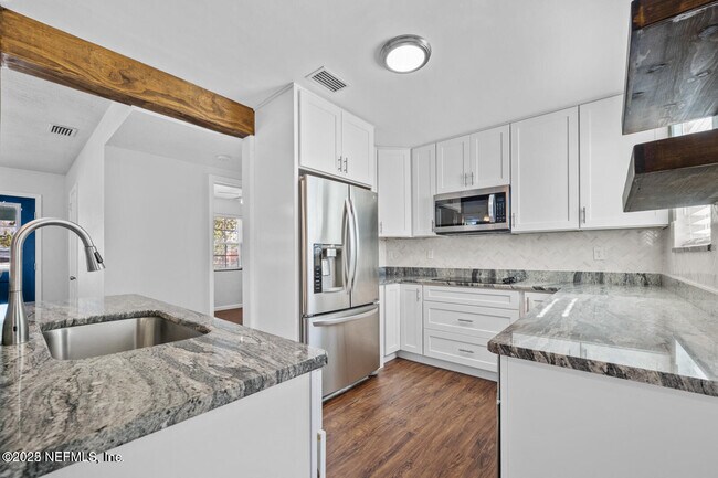 Building Photo - 1818 10th St N