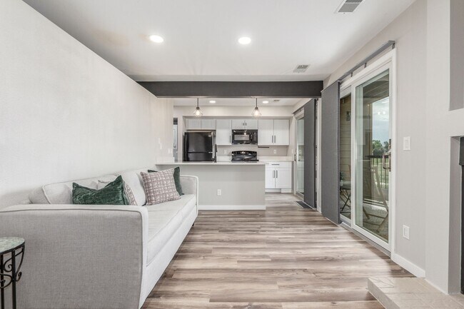 Building Photo - Charming 1 bedroom, 1 bath Condo