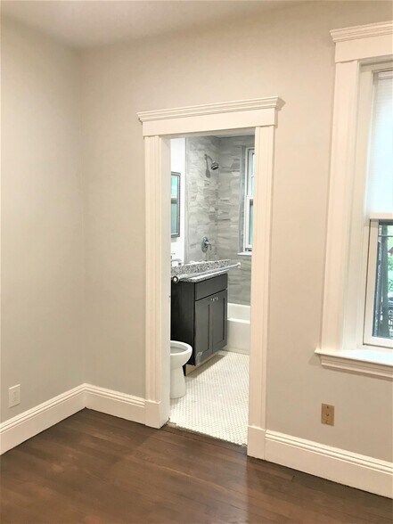 Building Photo - 1699 Cambridge St