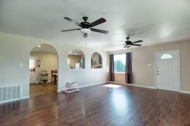 Building Photo - 1170 County Rd B