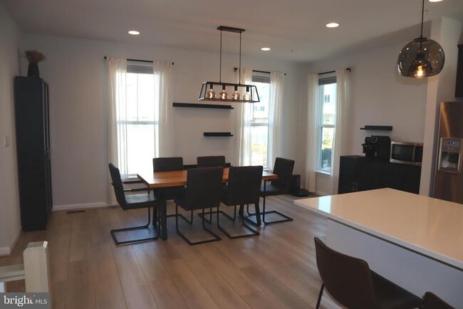 Building Photo - 585 Cross Chase Dr