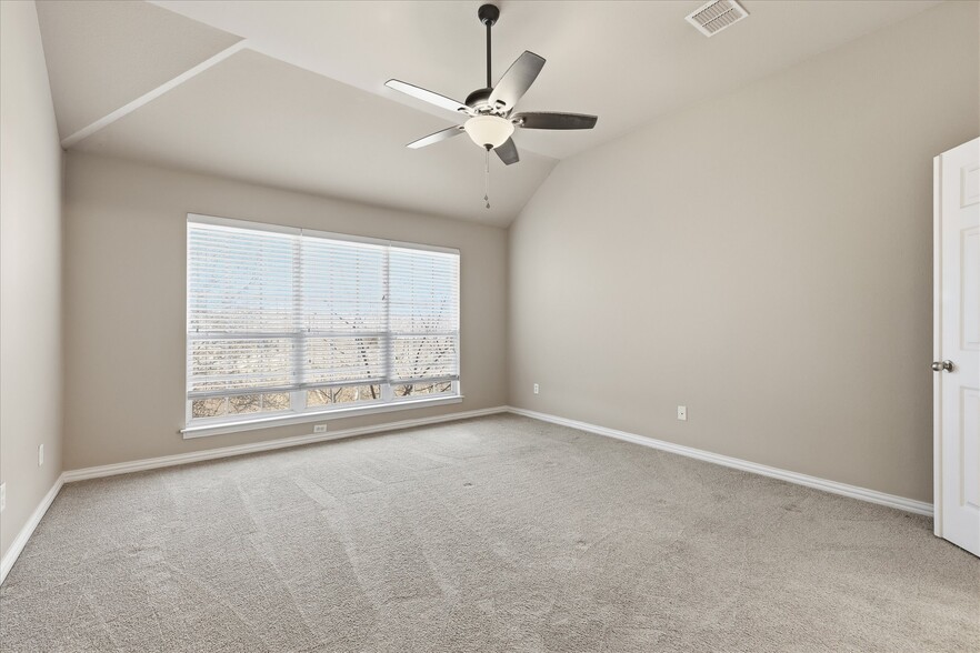 Building Photo - 1725 Brookview Dr