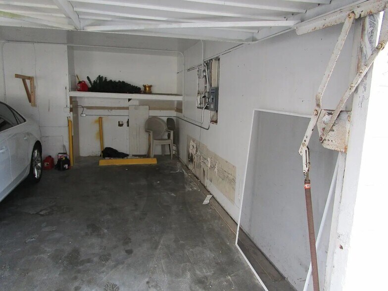 Building Photo - 303 34th St