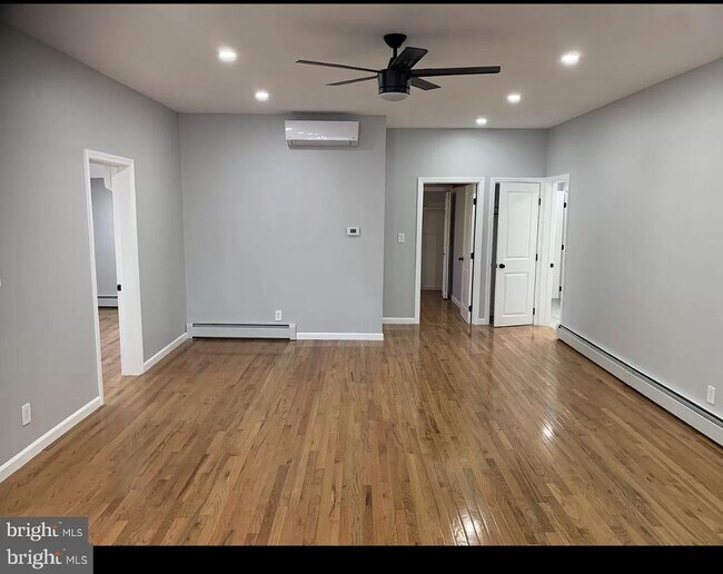Building Photo - 67 Syringa St