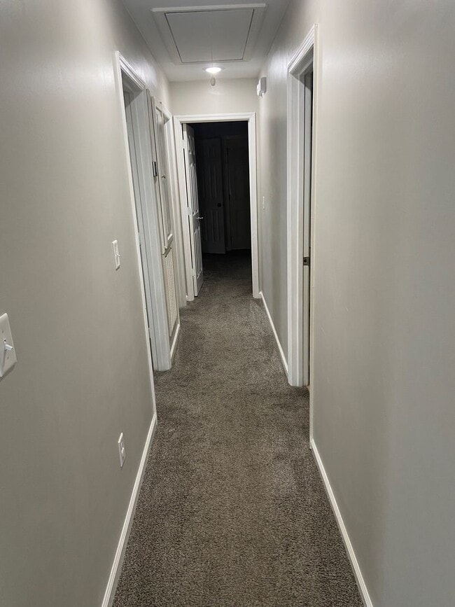 Building Photo - Charming 3 bedroom, 2 bath home in the heart of Dickson!!