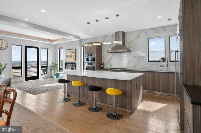 Building Photo - 911 S Oak St