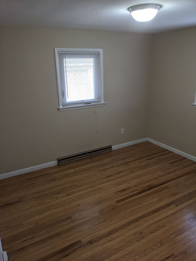 Building Photo - 1807 Lynwood Dr