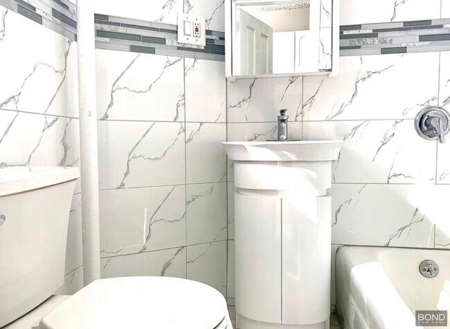 Building Photo - 1 bedroom in Brooklyn NY 11206