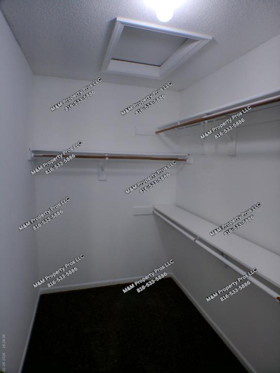 Building Photo - 7024 N Winchester Ave