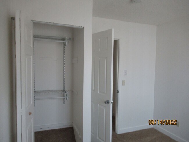 Building Photo - MOVE-IN SPECIAL!*** Fully Remodeled Townho...