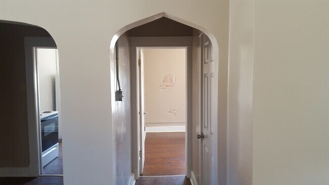 Building Photo - 303 1/2 S Osage