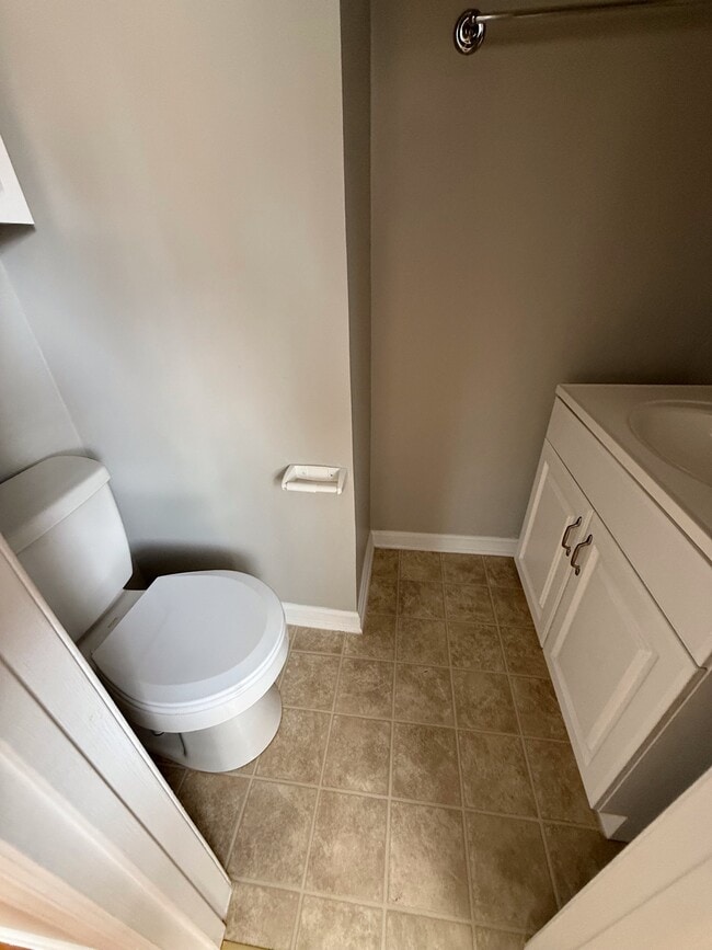 Building Photo - 413 Briarmont Dr