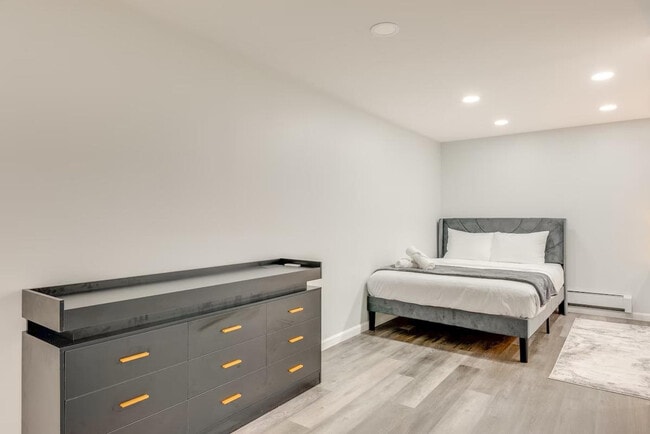 Building Photo - 2135 Rosemont Dr