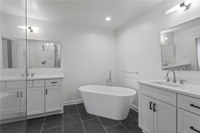 Building Photo - 230 18th St NW