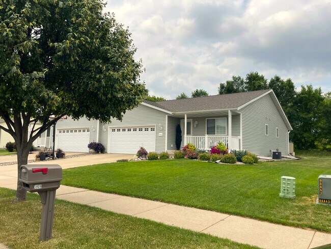 Building Photo - 1900 Crooked Ave