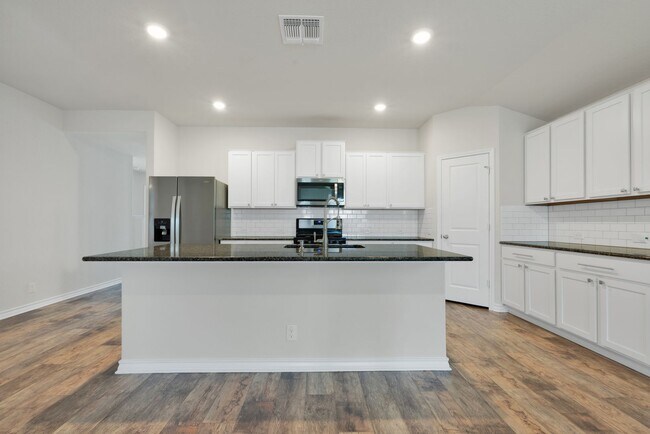 Building Photo - Charming 4-Bedroom Home in Redbird Ranch – Resort-Style Amenities & Prime Location!