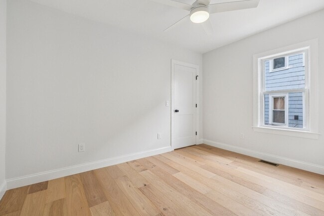 Building Photo - 34 Larch St