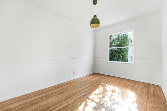 Building Photo - Newly updated 2-Bedroom 1-Bath Residence in the Heart of Los Feliz