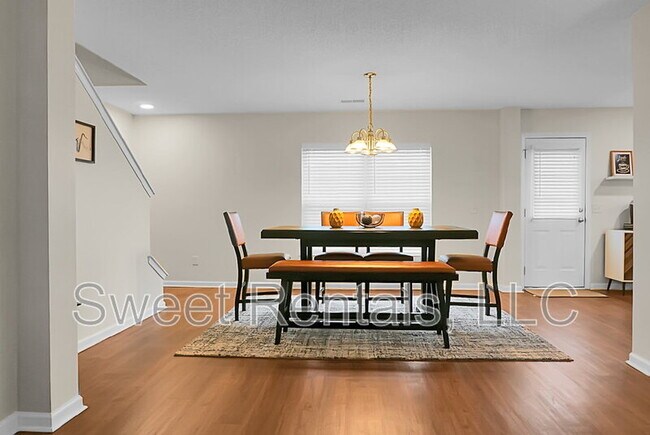 Building Photo - 124 Larkspur Dr