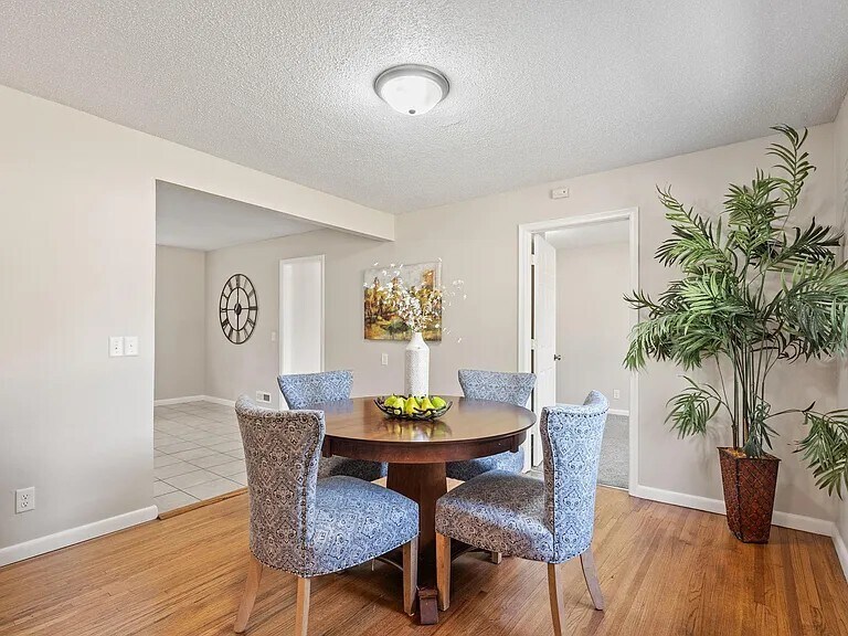 Building Photo - 609 82nd Ave N