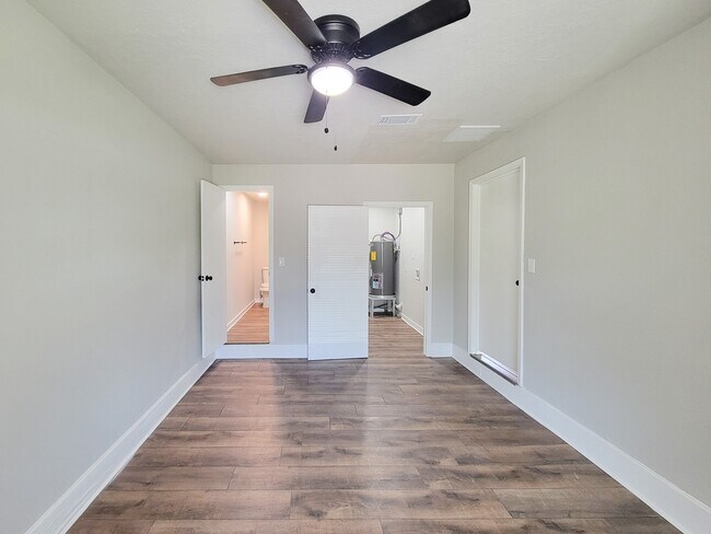 Building Photo - 5815 Southseas St