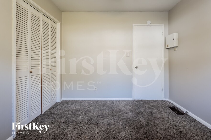 Building Photo - 3085 Piper Dr
